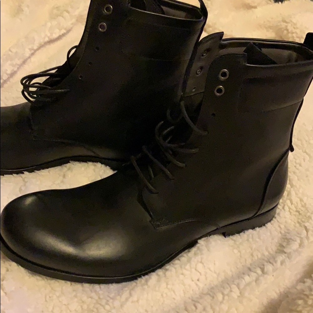 YvessSaintLaurent Men’s Black Leather Boots